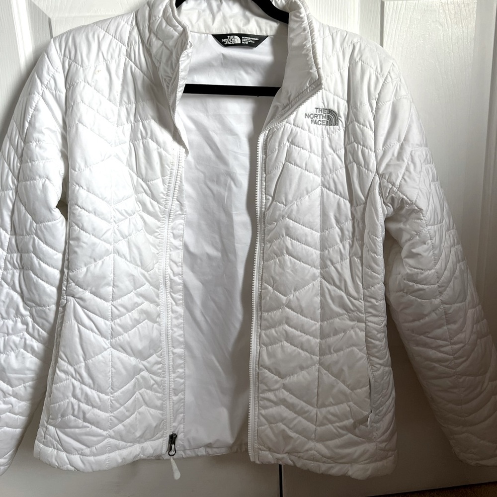 North Face Womens light weight puffer coat